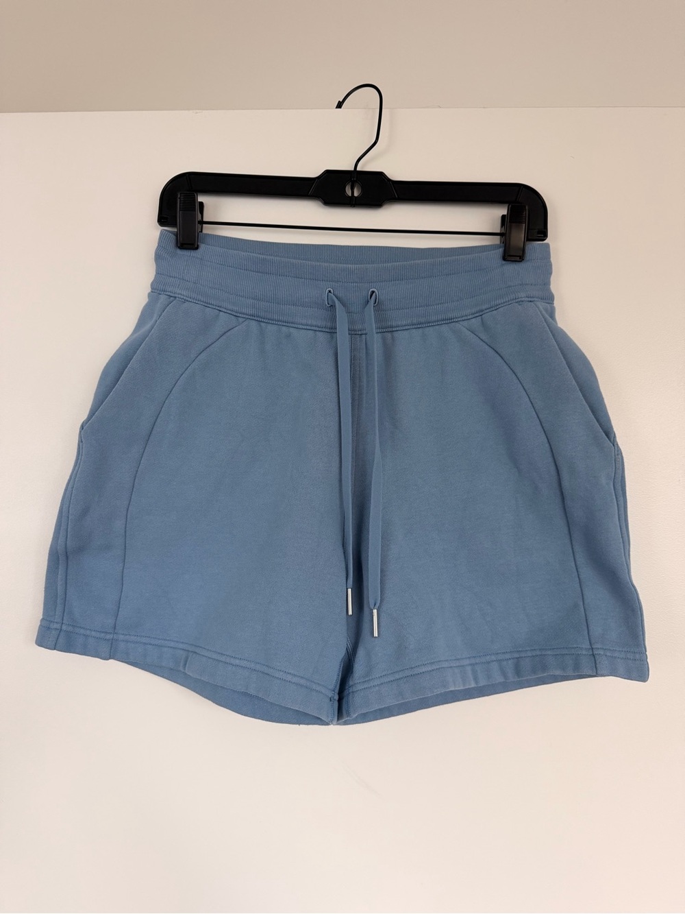 Lululemon Scuba High-Rise Short 5", size 6